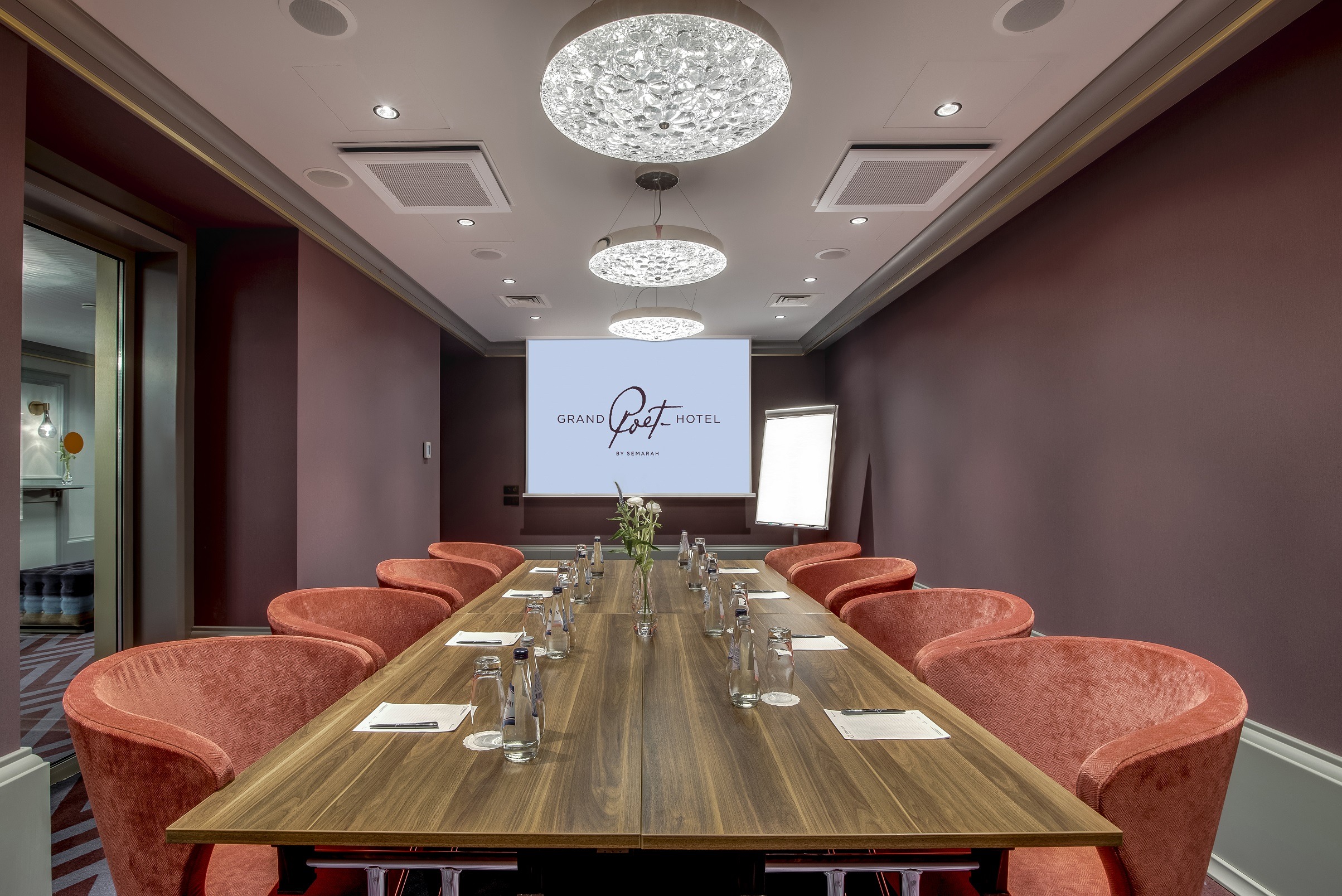 Grand Poet by Semarah Hotels