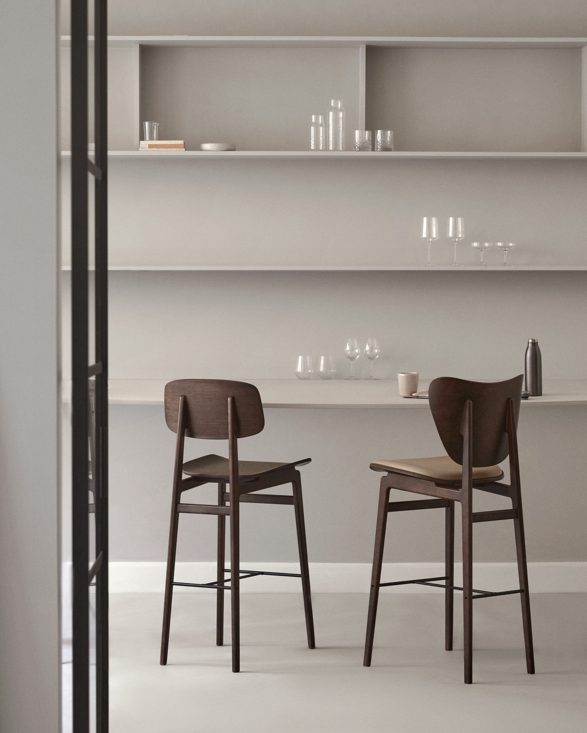 NY11 bar stool with backrest