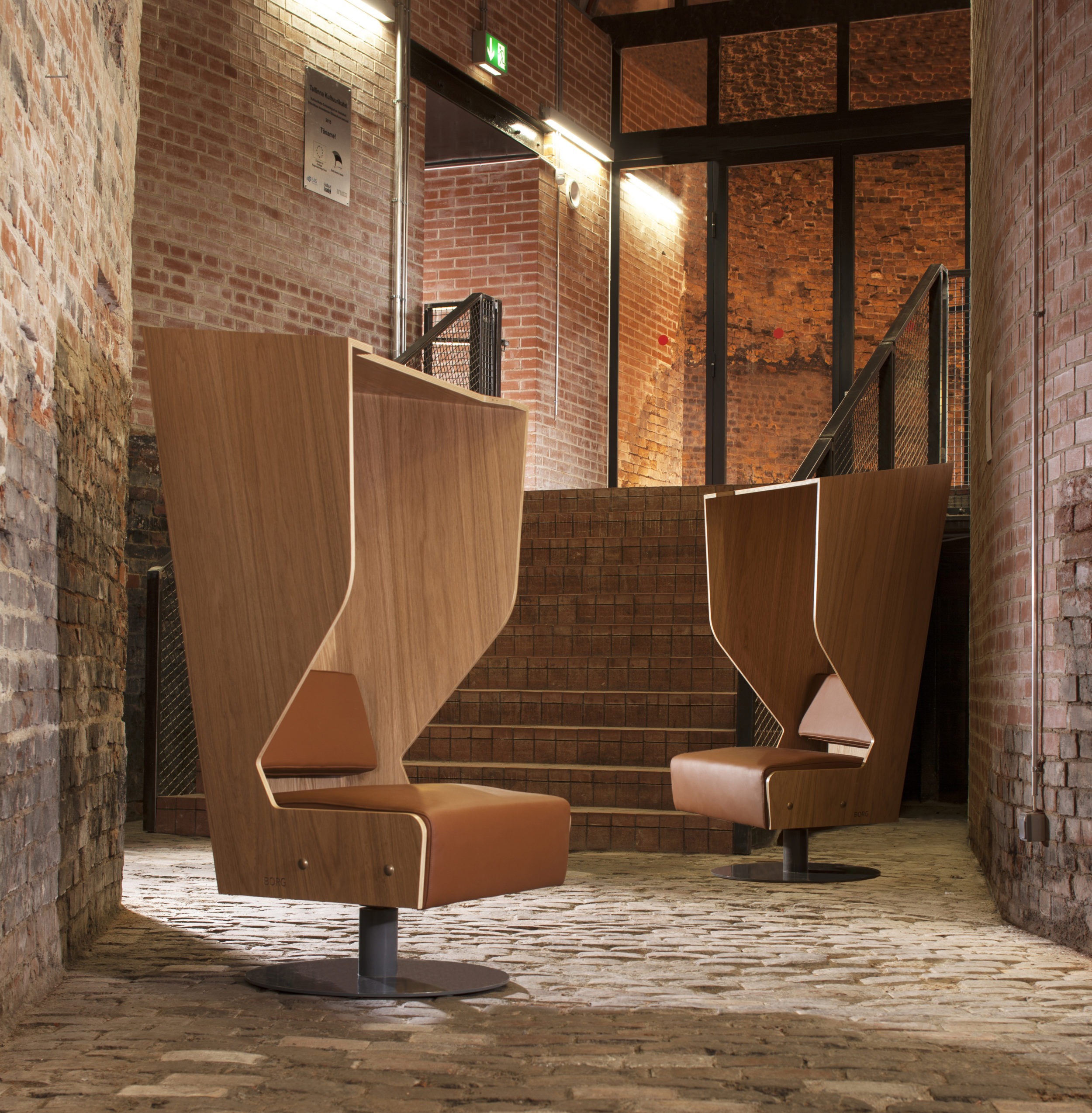 CUSTO W armchair
